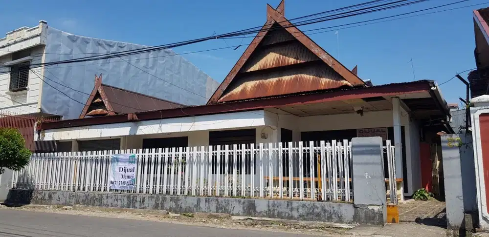 Dijual Rumah Tua di Jalan Titang