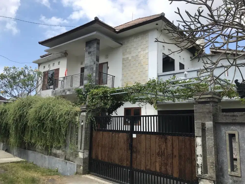 Rumah Style Villa Mewah View Sawah Abadi di Penatih Bali
