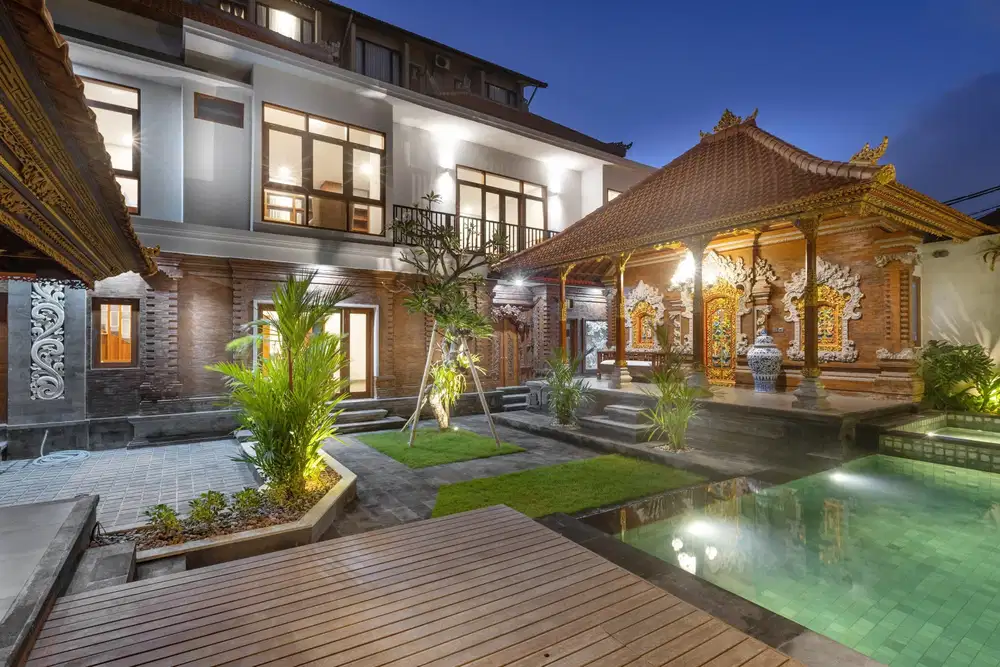 Villa Mewah Bali Style 4BR di Seminyak Dekat Pantai