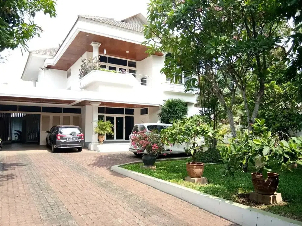 Disewakan Rumah Mewah Bergaya Villa Eksklusif Di Lebak Bulus