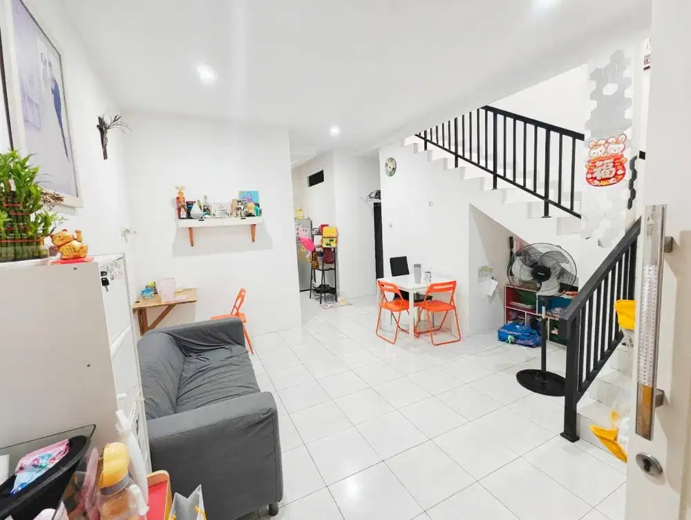 SIAP HUNI ..rumah dijual di Taman Semanan Indah, minimalis