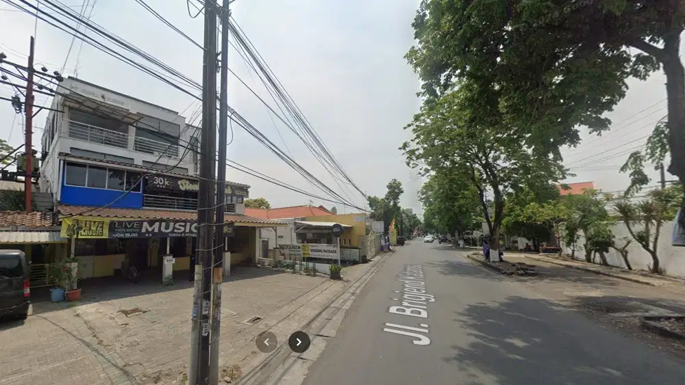 Rumah Usaha Raya Brigjend Katamso Waru, Akses Bisa Kontainer