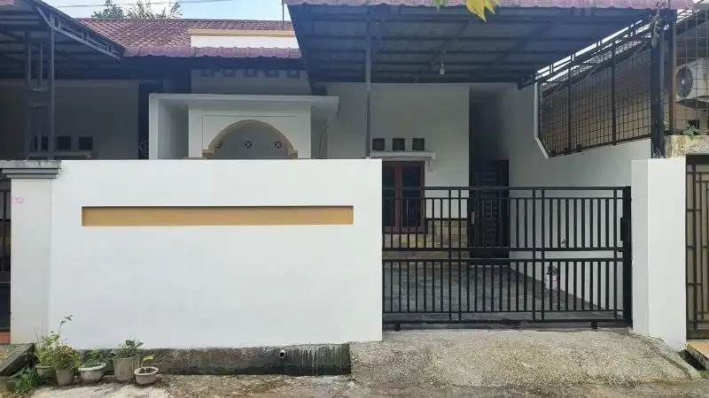 Rumah Murah ada pintu samping di ekawarni akses karya jaya karyawisata