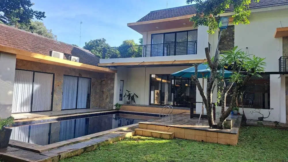 Disewakan atau Dijual Rumah Asri di Paso Jagakarsa