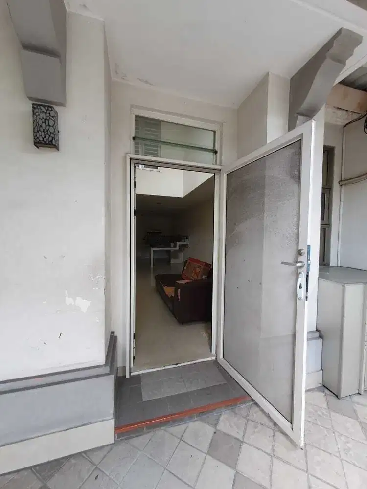 SIAP HUNI.Rumah dijual di Taman Semanan Indah