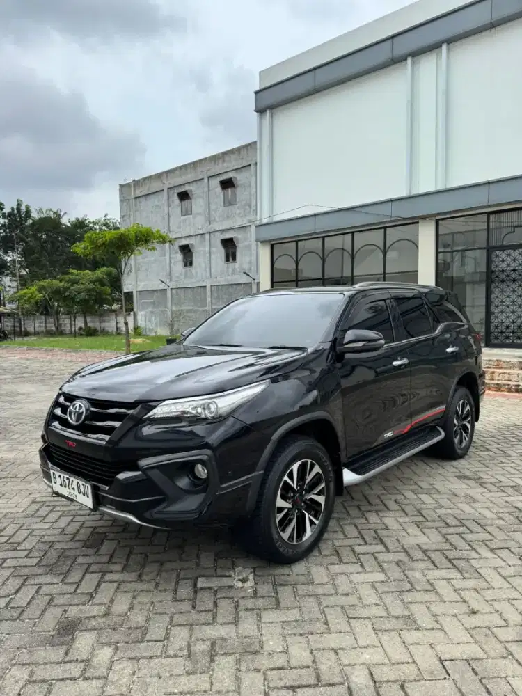 For sale Fortuner VRZ TRD AT 2018
KM 70 ribuan
Stor 395 jt