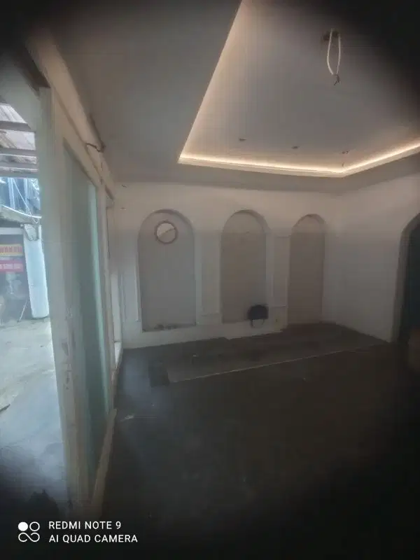 ruang usaha diarea komersial