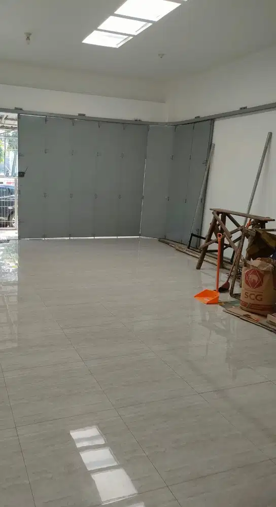 Disewakan 2 Ruang Usaha Rendeng Bangunan Baru di Terusan Jakarta