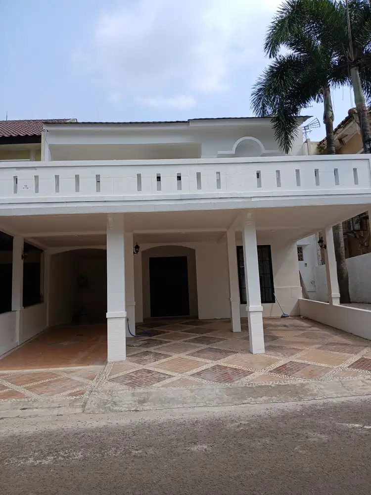 Rumah renoved 3 lantai siap huni,legenda wisata cibubur