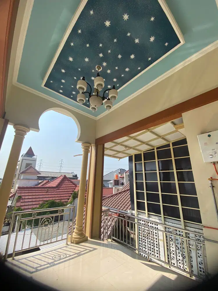 Rumah dekat Kampus 3 Lantai