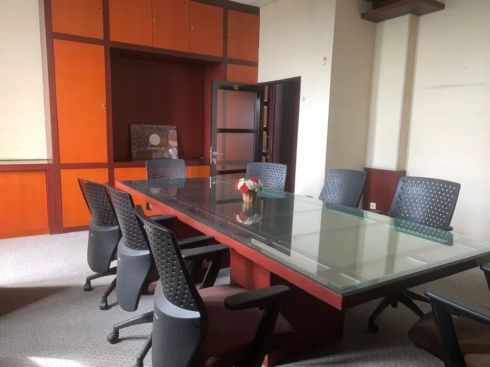 Ruang Kantor Full Furnished