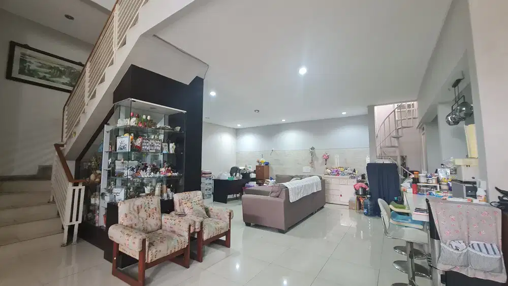 Rumah Tinggal Terawat, Lokasi Dikawasan Tenang, Kota Baru Parahyangan