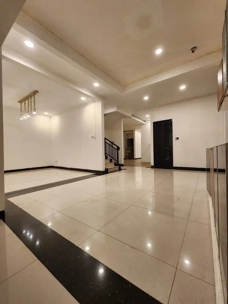 Ruang Usaha Cafe Pasar Minggu