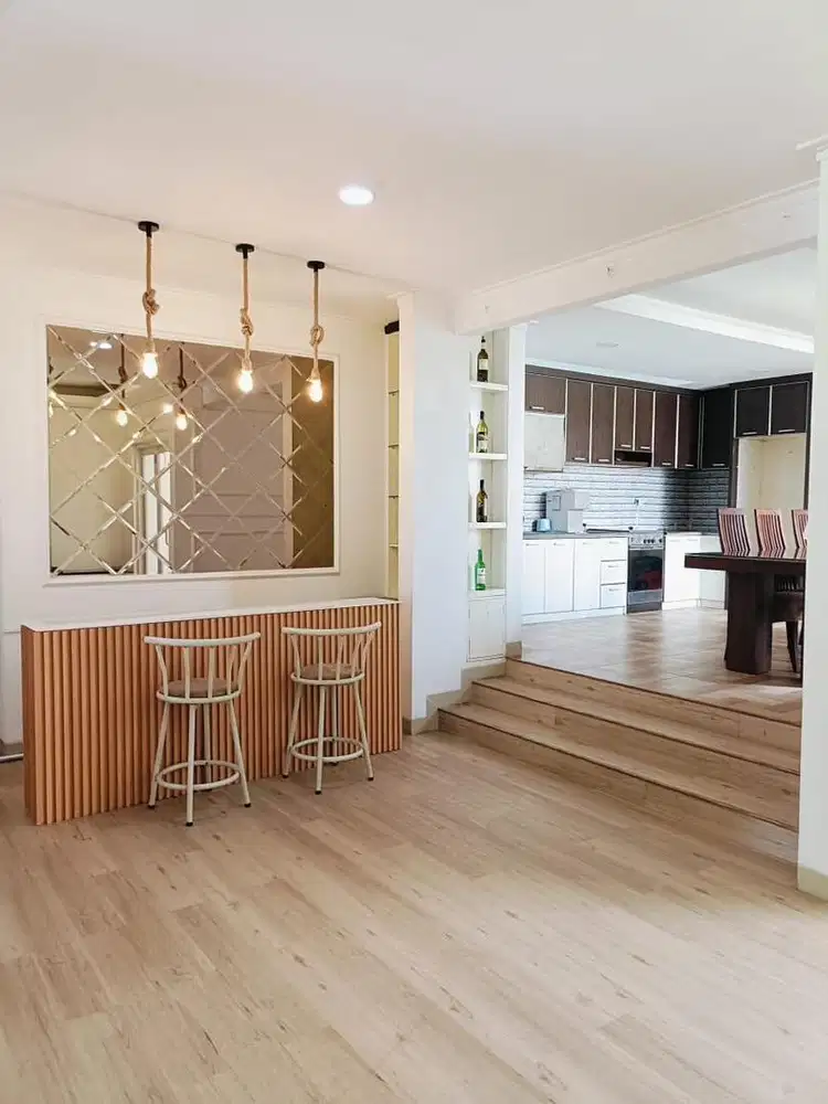 Dijual Rumah Cantik 3 Lantai di dlm cluster depan Kota Wisata Cibubur