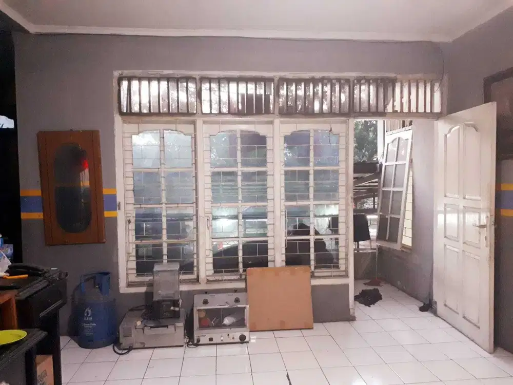 RUMAH KOMERSIAL 2 LANTAI SIAP USAHA DI LENTENG AGUNG – STRATEGIS