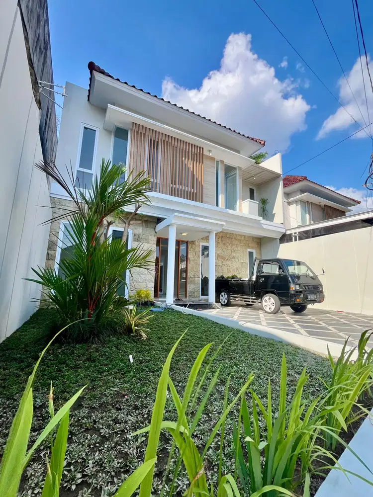 Rumah baru modern luas mewah dekat UGM, STIM YKPN & hotel Hyatt