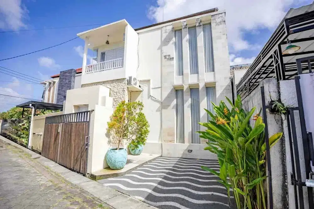 Dijual Rumah Cantik Fully Furnish 2 Lantai Strategis di Jimbaram Bali
