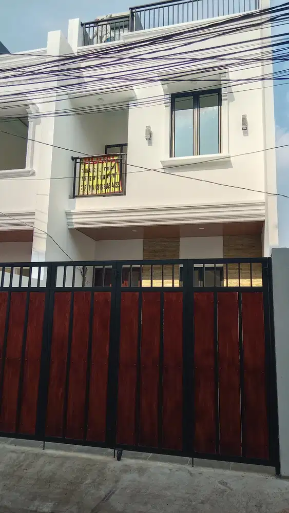 Rumah 2 lantai + rooftop di jagakarsa only 1 M