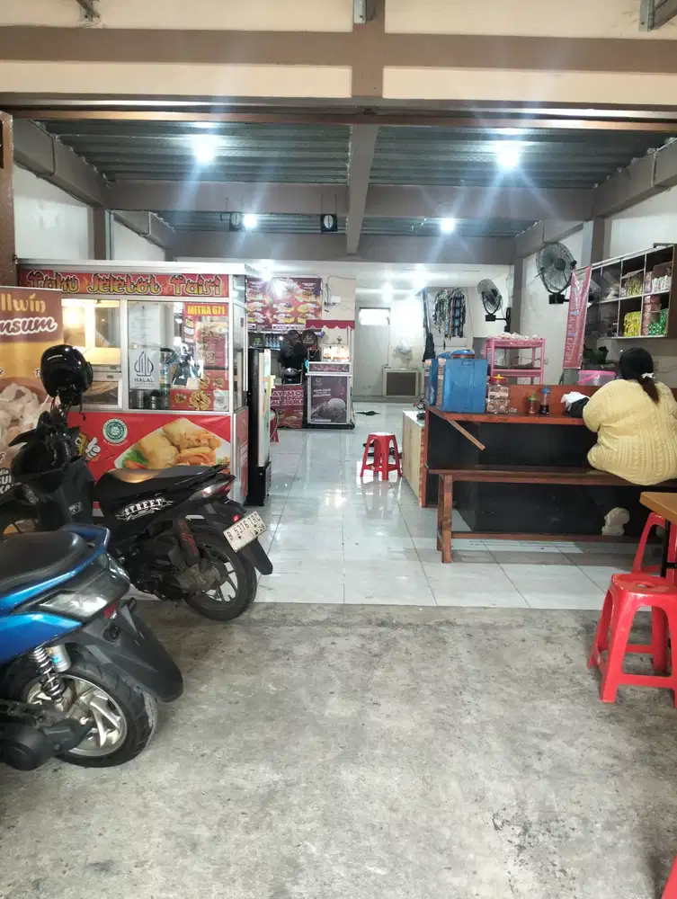 Foodcourt diarea super strategis Jakarta Timur