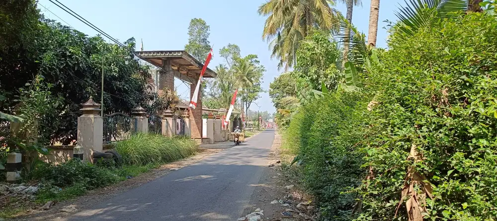 Tanah Poros Aspal Kampung Tajinan Malang