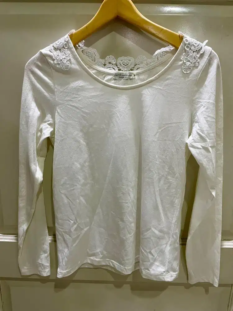 Kaos Baju Putih Lengan Panjang