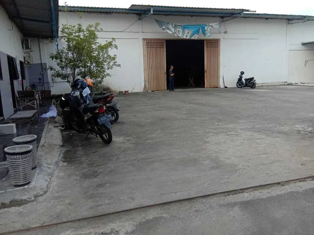 Tempat usaha aktif luas 780 m2 harga 2 Milyar di Puri, Mojokerto