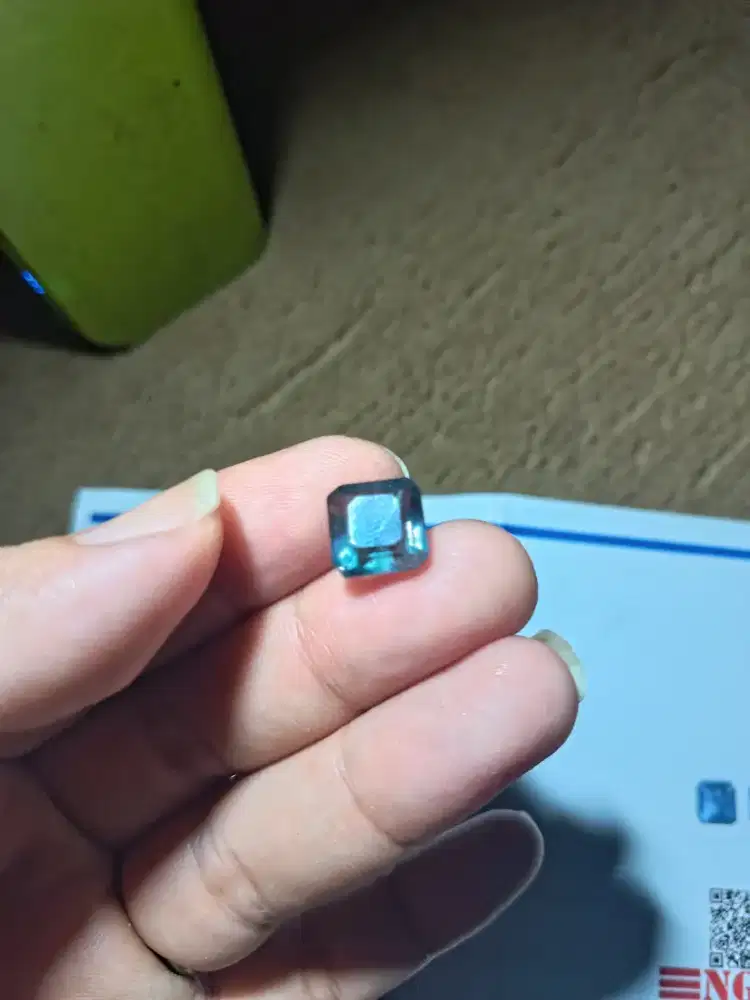 Natural batu color change fluorite