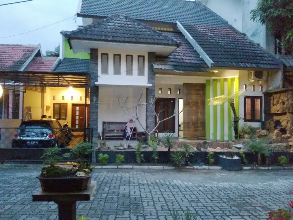 Rumah 5 Kamar Tidur di Perumahan Barat Casa Grande Suasan Asri Nyaman