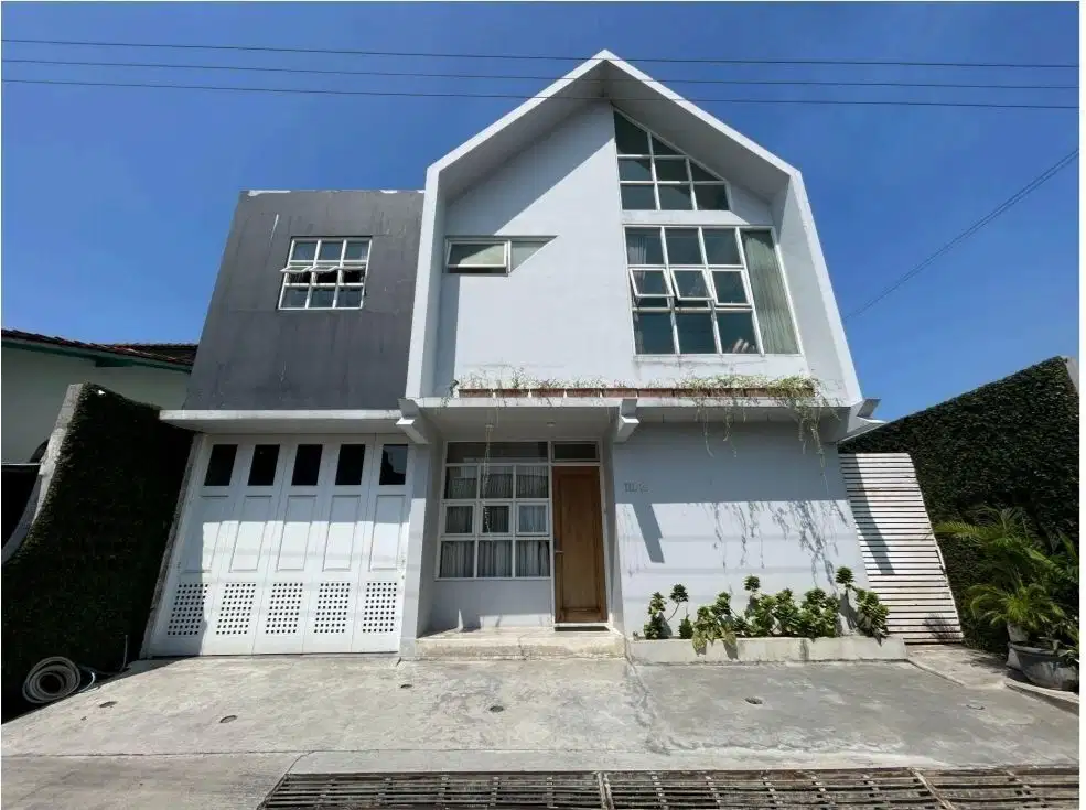 Rumah Scandinavian Tropis dekat Indogrosir Jombor
