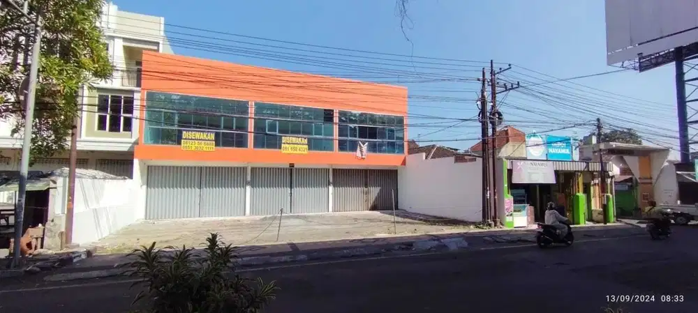 Ruko Menghadap Jalan Raya