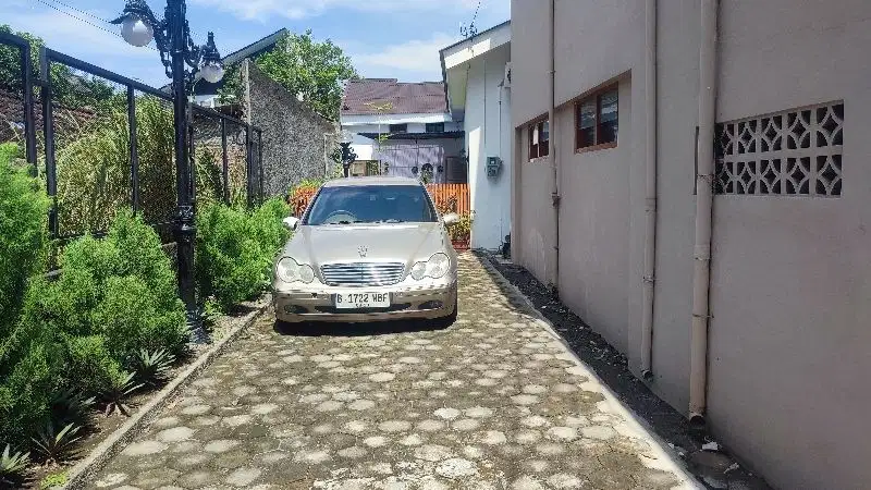 Dijual rumah villa lokasi premium di jl Monjali