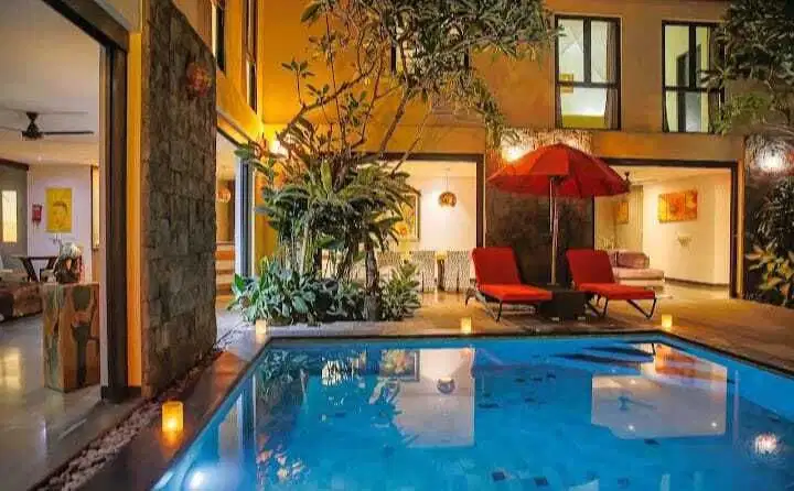 2 Unit Villa Mewah Dekat Pantai Batu Belig Seminyak