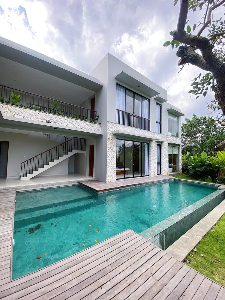 Villa Mewah Tropis Luas dan Elegan di Jantung Central Canggu Bali