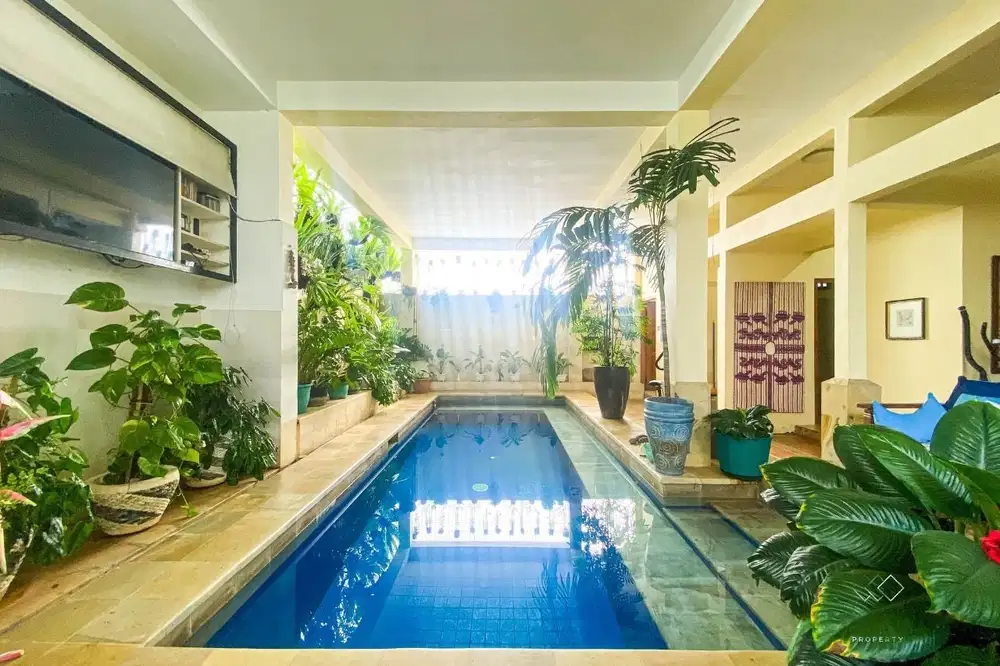 Rumah Classic Style dengan Kolam Renang di Ungasan Bali