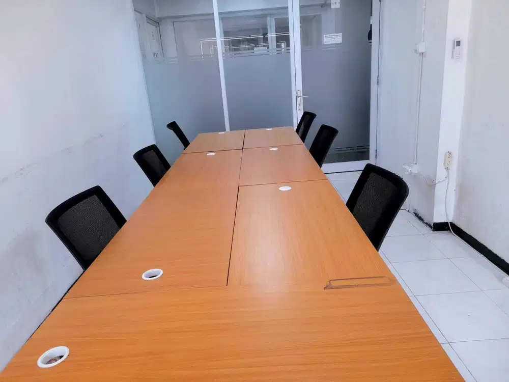Private Office Kapasitas 8pax Full Furnish Pusat Bisnis Jogja