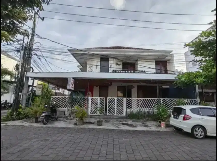 Rumah dan Bisnis Cafe di Taman Griya Jimbaran