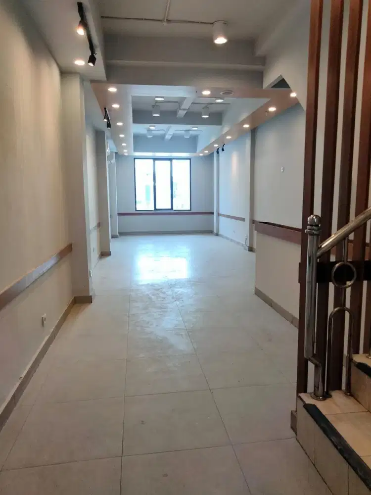 DISEWAKAN RUKO KANTOR STRATEGIS DI KEMANG