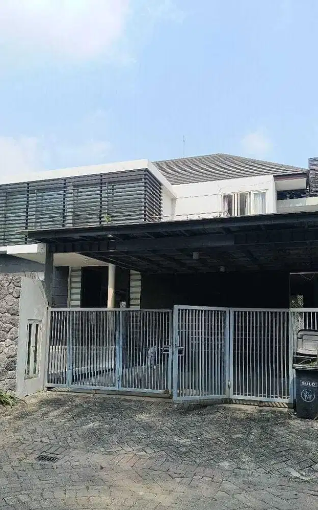 Rumah Bagus Siap Huni Dengan Private Pool Graha Family