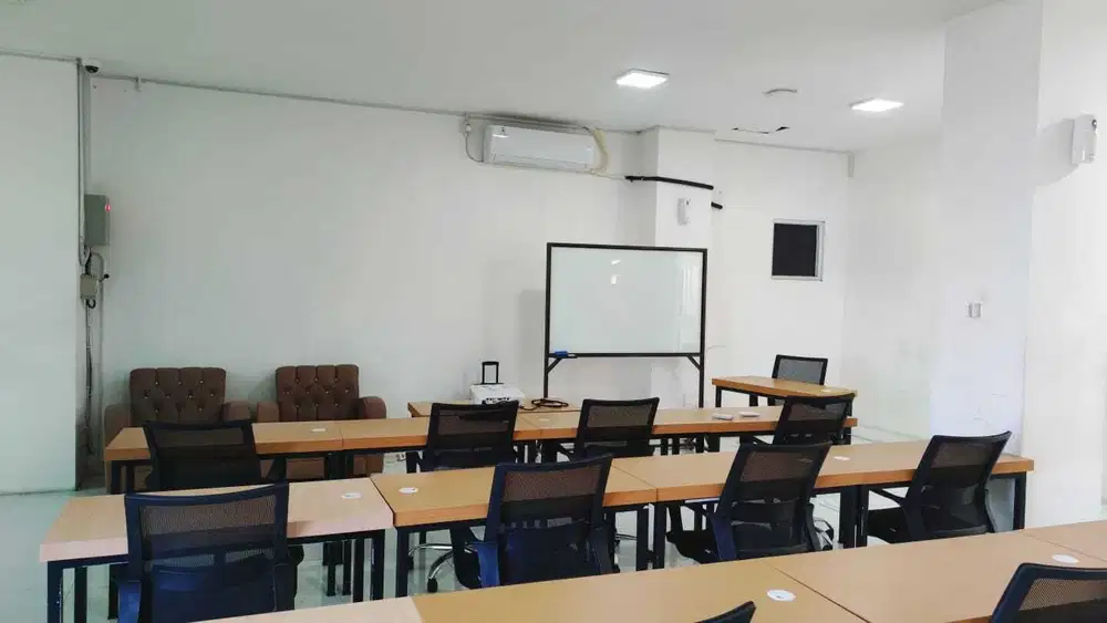 Private Office Harian Cocok Untuk Meeting, Interview, Seminar dll