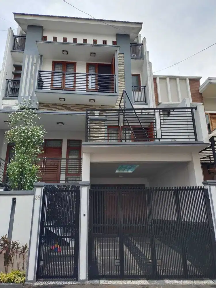 DIJUAL SEGERA RUMAH LUX 4 LANTAI  Palmerah Residence Jakarta Barat