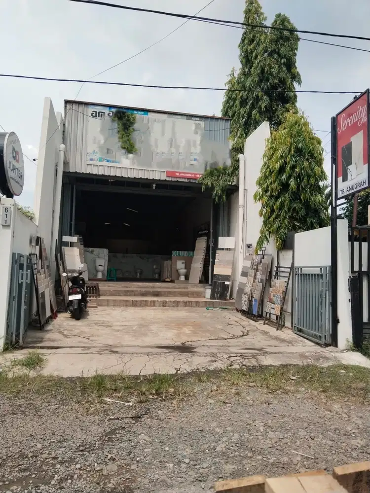 Toko di Jl Majapahit depan Hotel Horizon