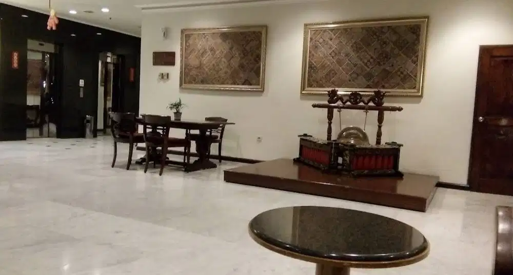 HOTEL TENGAH KOTA GENTENG KALI DEKAT TUNJUNGAN PLAZA, EMBONG MALANG