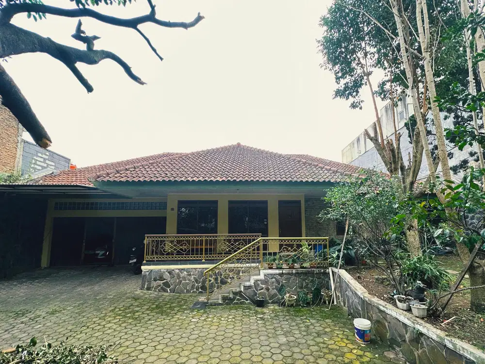 Jual Rumah Sukahaji Bandung: Rumah Klasik Pinggir Jalan Utama