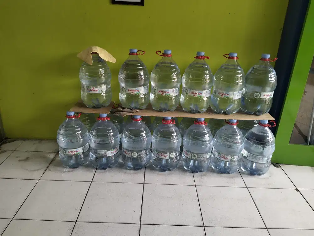 Disewakan halaman parkir untuk usaha