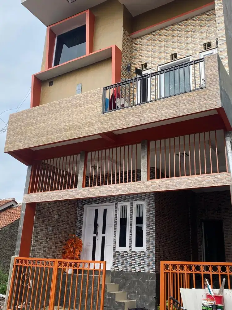 Rumah 2,5 lantai masih baru di Ciakar Tasikmalaya