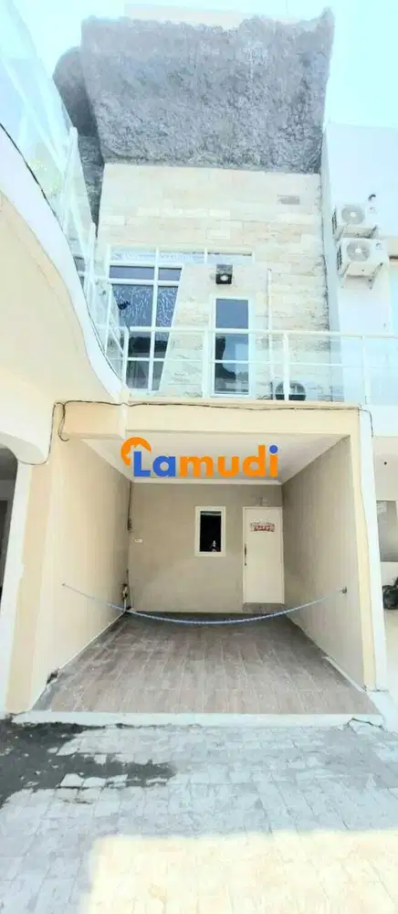 DiJual Cepat BU Rumah Baru 3 Lantai SIDOSERMO dekat Plaza Marina