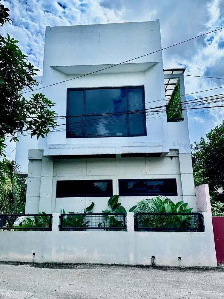 Rumah Scandinavian Semi Furnished dekat Ambarukmo Plaza