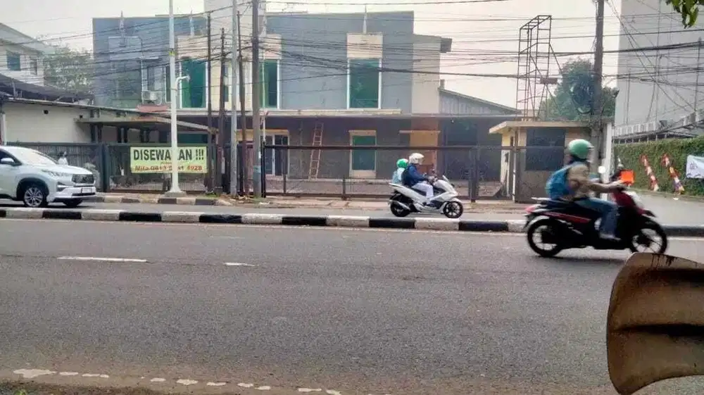 Gedung Raya Pasar Minggu Parkir 20 Mobil