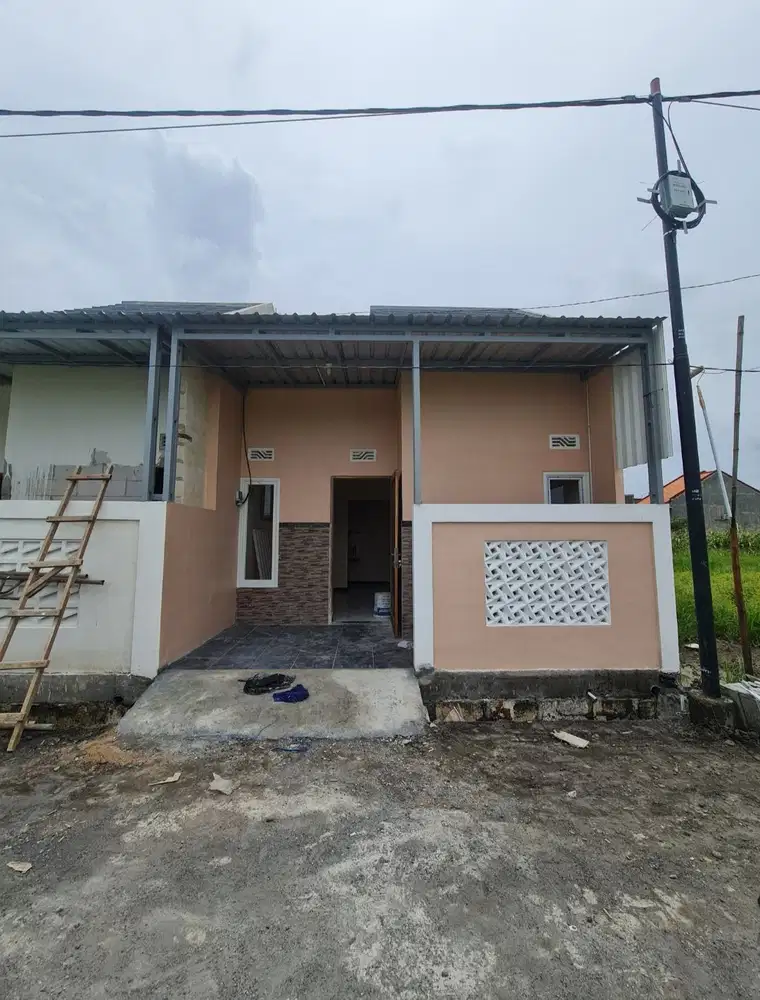 Dijual rumah poros kabupaten depan gudang
