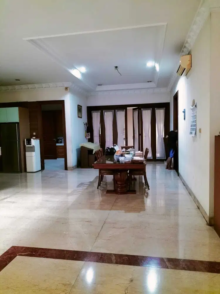 Rumah lama bangunan kokoh dan luas di Petojo by Brigitta